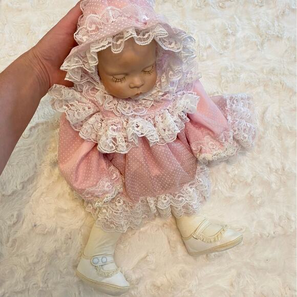 Vintage Sleeping Baby Doll Real Looking Porcelain Doll - Picture 10 of 12